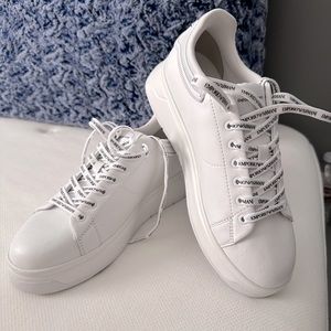 EMPORIO ARMANI
Leather sneakers with rubber backs. Size US 8M, EU 39